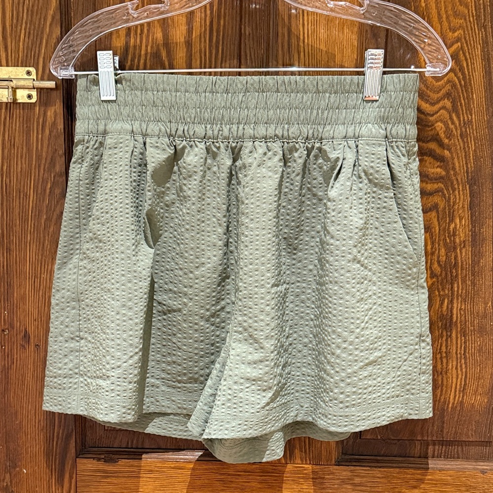 Vuori Women's Villa Textured Green Shorts